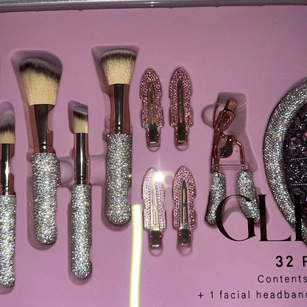 2024 Glitz & Glam Christmas holiday 31 piece essential brush collection 🎀💎 - Picture 7 of 16